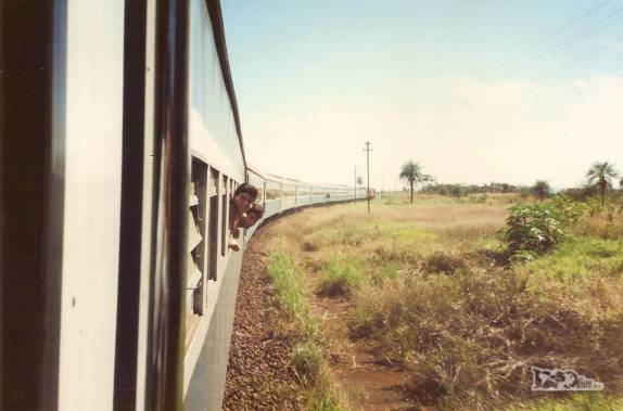 Viajando na antiga linha de trem entre Bauru, no interior de São Paulo, e Corumbá, no Mato Grosso do Sul, fornteira com a Bolívia (viagem de Julho de 1990)